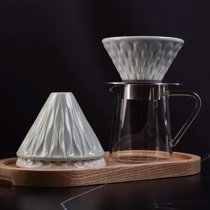Loveramics Brewers glass carafe incl. Hario V60-02 ceramic dripper 2-cup.