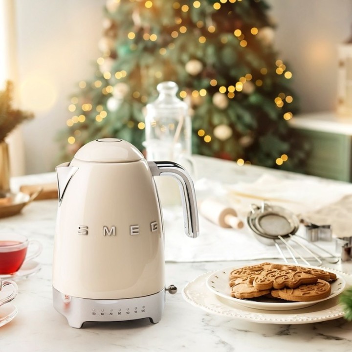 Smeg KLF03CREU Electric kettle 1.7 L Cream