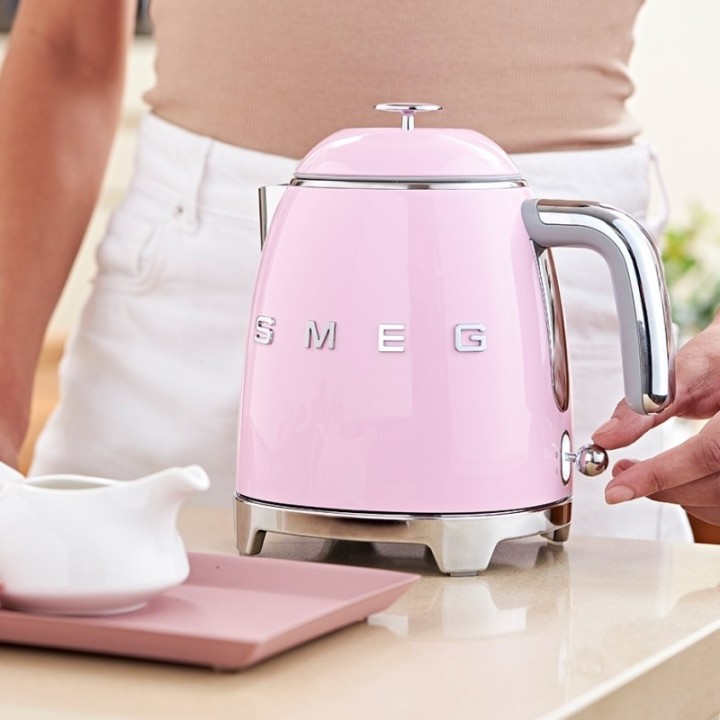 Smeg KLF05PKEU Mini Kettle 0.8 L Pink