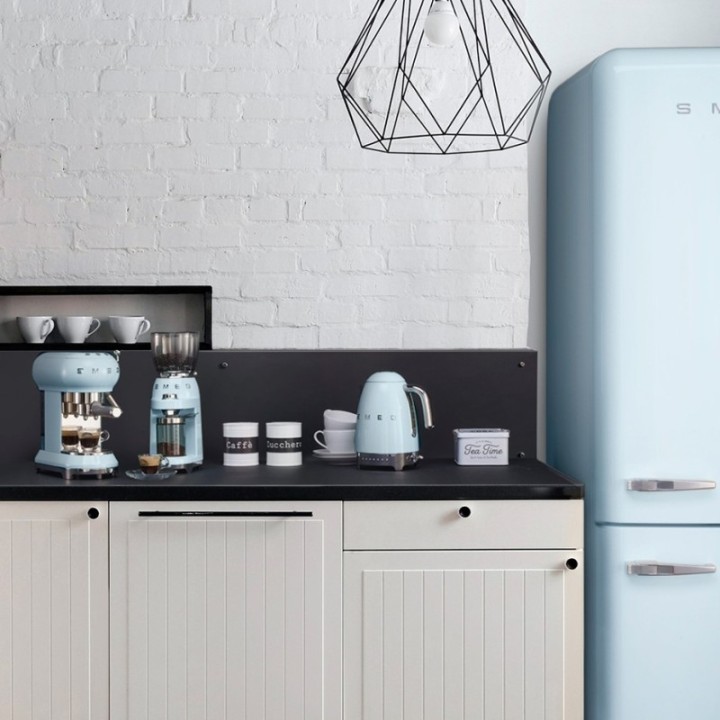 Smeg KLF04PBEU Electric kettle with temperature control 1.7L Pastel blue