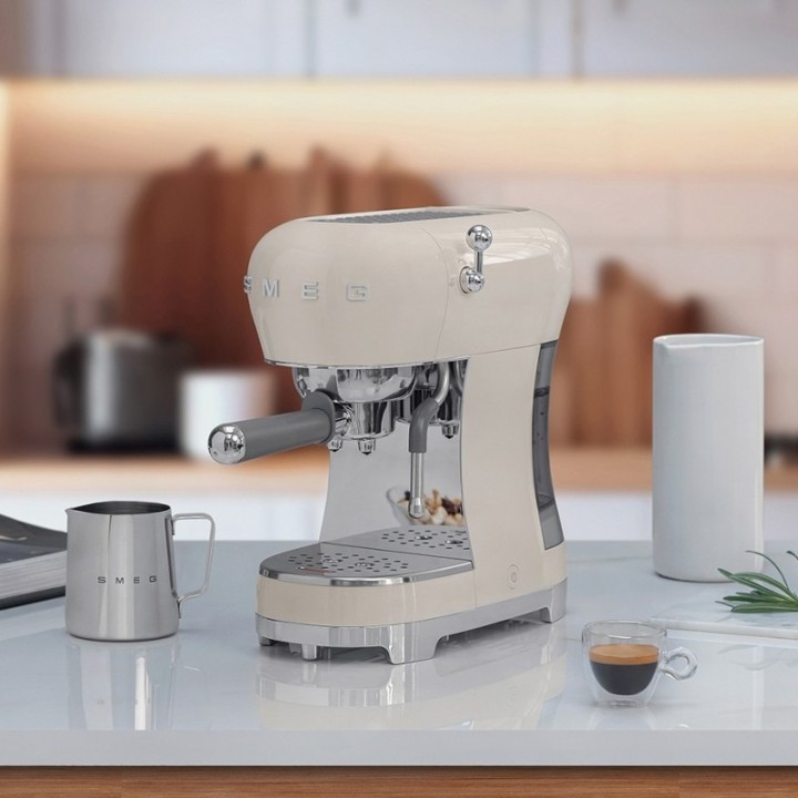 Smeg ECF02CREU Espresso machine Cream