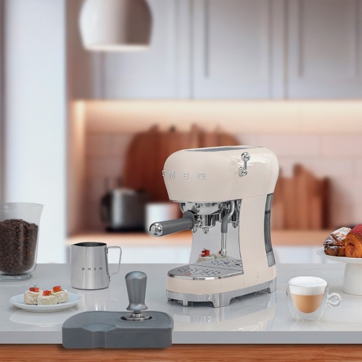 Smeg ECF02CREU Espresso machine Cream