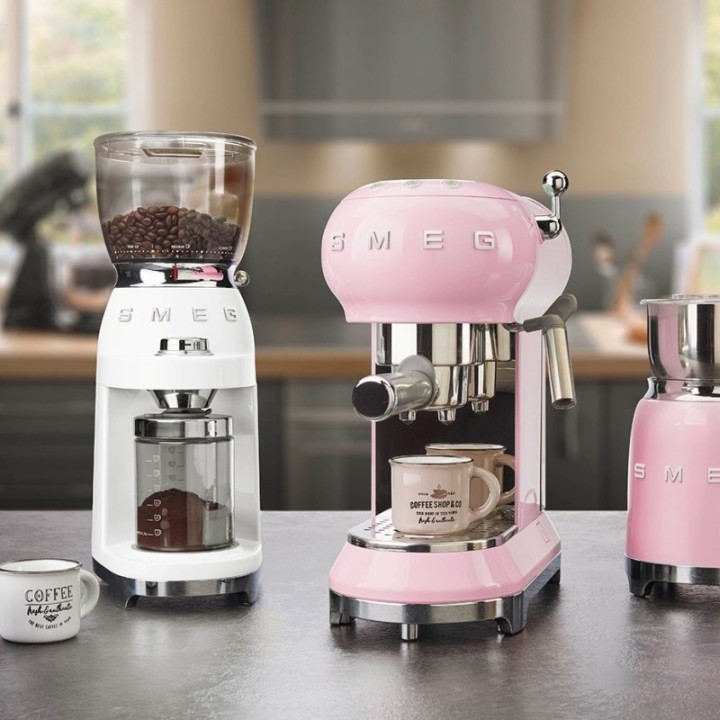 Smeg ECF02PKEU Espresso Machine Pink