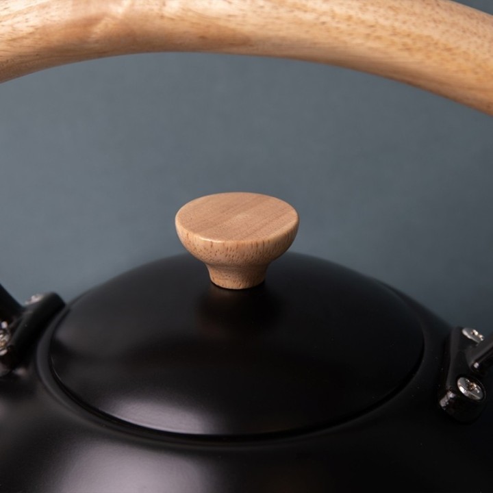 La Cafetière 1.6 L Black Kettle with Wood