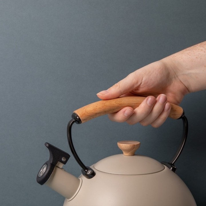 La Cafetière 1.6 L Kettle Latte with Wood