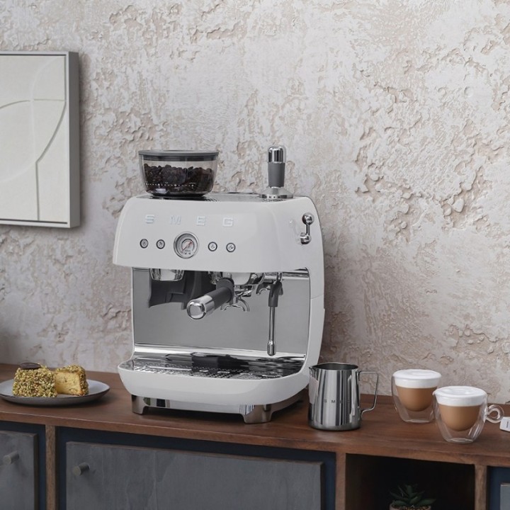 Smeg EGF03WHEU Manuel espressomaskine Inkl. Mælkekande & 1,5kg Rigtig Kaffe