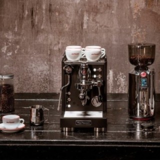 La Pavoni Mini Cellini Black LPSMCB01EU Espresso Machine incl. Eureka Mignon Turbo Chrome/Black Espresso Grinder