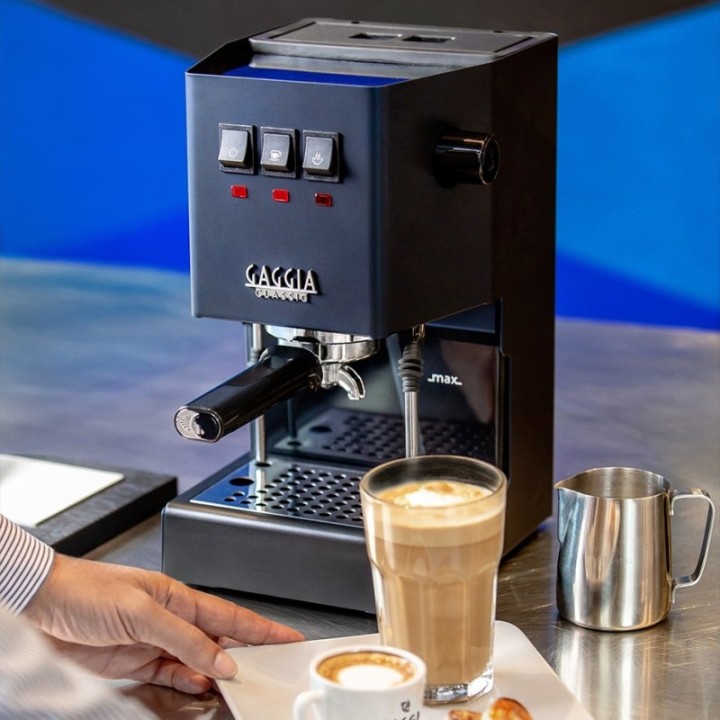 Gaggia Classic E24 Blue Espresso Machine incl. Eureka Mignon Zero 55s Matte Black Espresso Grinder & Barista Accessories