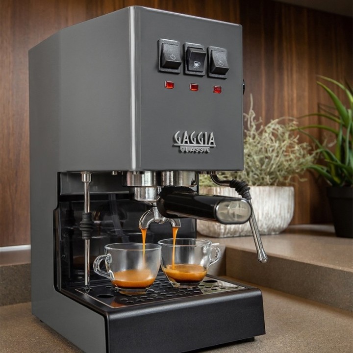 Gaggia Classic E24 Grey Espresso Machine incl. Eureka Mignon Zero 55s Black Grinder & Barista Accessories