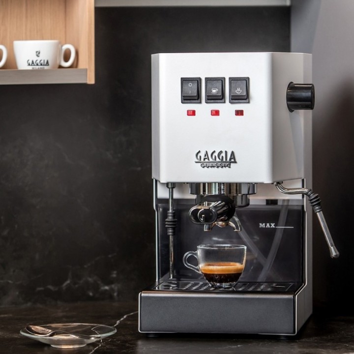 Gaggia Classic E24 Hvid Espressomaskine Inkl. Baristaudstyr