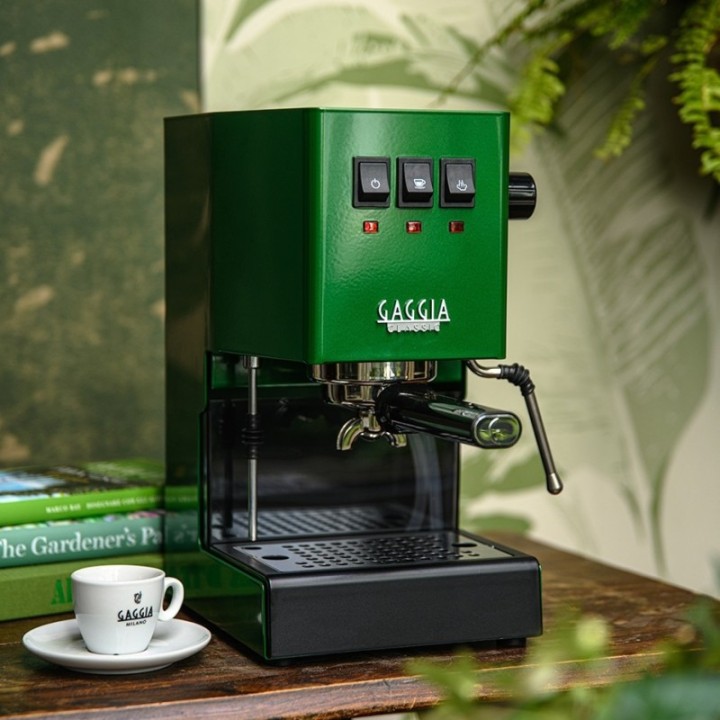 Gaggia Classic E24 Jungle Green Espresso Machine incl. Eureka Mignon Zero 55s Black Grinder & Barista Accessories
