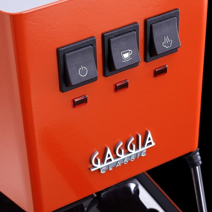 Gaggia Classic E24 Lobster Red Espresso Machine incl. Eureka Mignon Zero 55s Black Grinder & Barista Accessories