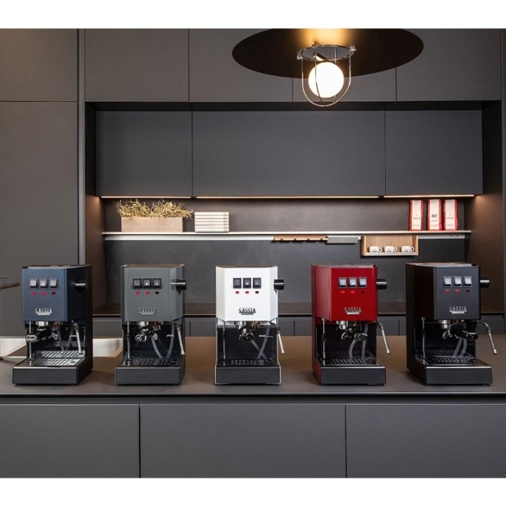 Gaggia Classic E24 Red Espresso Machine incl. Eureka Mignon Zero 55s Black Grinder & Barista Accessories