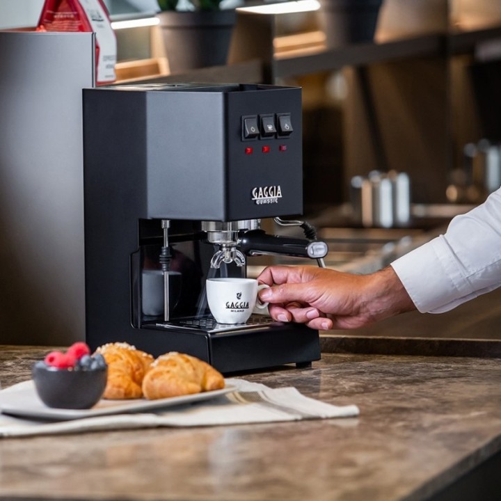 Gaggia Classic E24 Sort Espressomaskine Inkl. Baristaudstyr