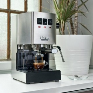 Gaggia Classic E24 Steel Espresso Machine incl. Eureka Mignon Zero 55s Black Grinder & Barista Accessories