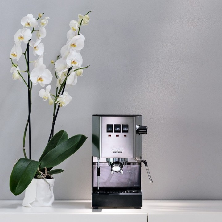 Gaggia Classic E24 Steel Espresso Machine incl. Eureka Mignon Zero 55s Black Grinder & Barista Accessories