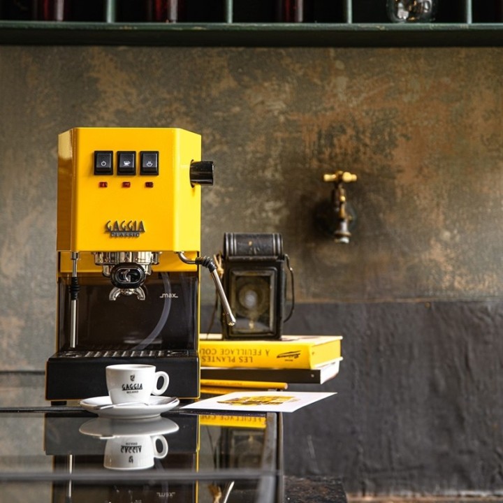 Gaggia Classic E24 Sunshine Yellow Espresso Machine incl. Eureka Mignon Zero 55s Black Grinder & Barista Accessories