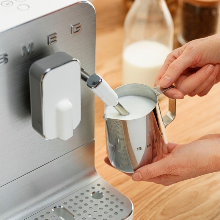 Smeg BCC12WHMEU Hvid Inkl. Mælkekande & Crema Intenso 1kg kaffebønner