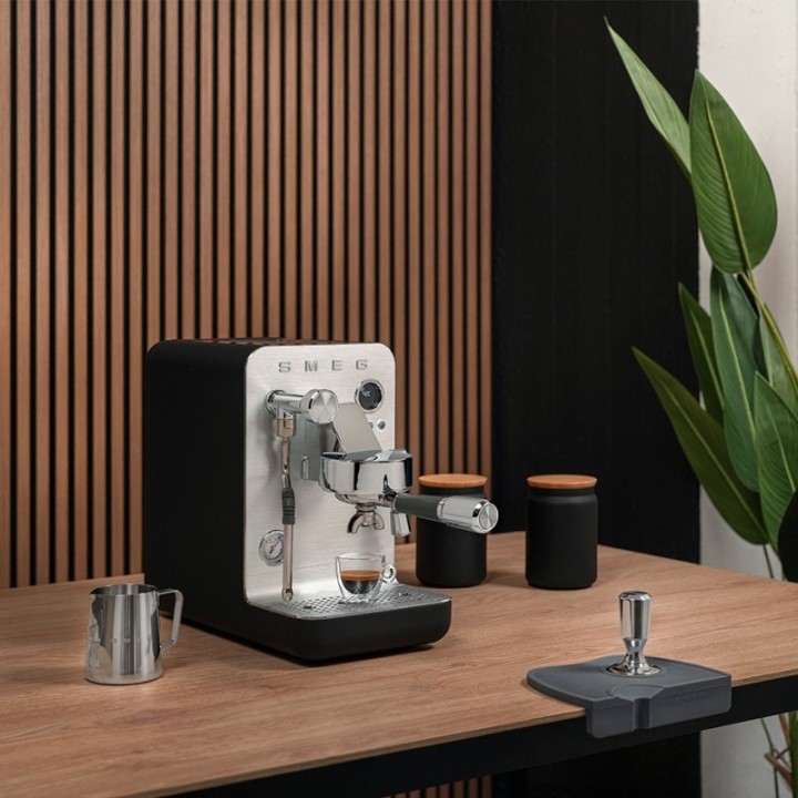 Smeg EMC02BLMEU Minipro Semiautomatisk Espressomaskine