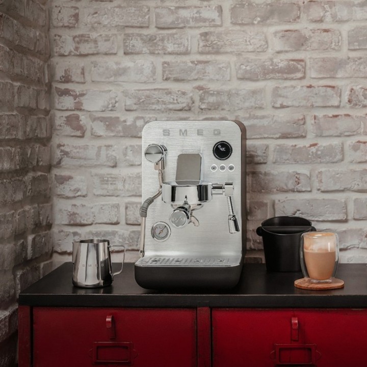 Smeg EMC02BLMEU Minipro Semiautomatisk Espressomaskine