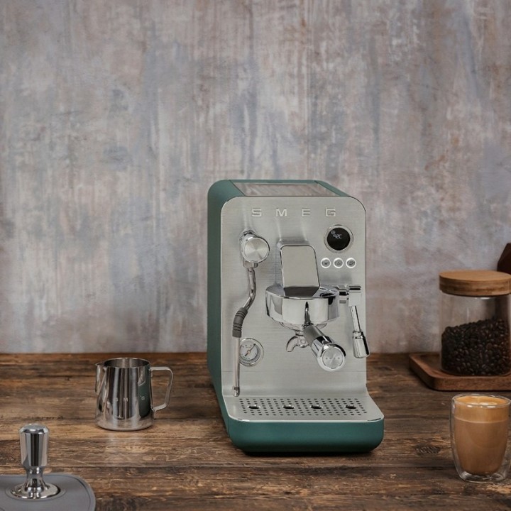 Smeg EMC02EGMEU Minipro Semiautomatisk Espressomaskine Emerald Green