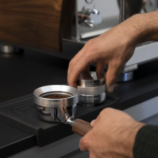 Rocket Dosing Funnel med Magnet 58 mm Stål