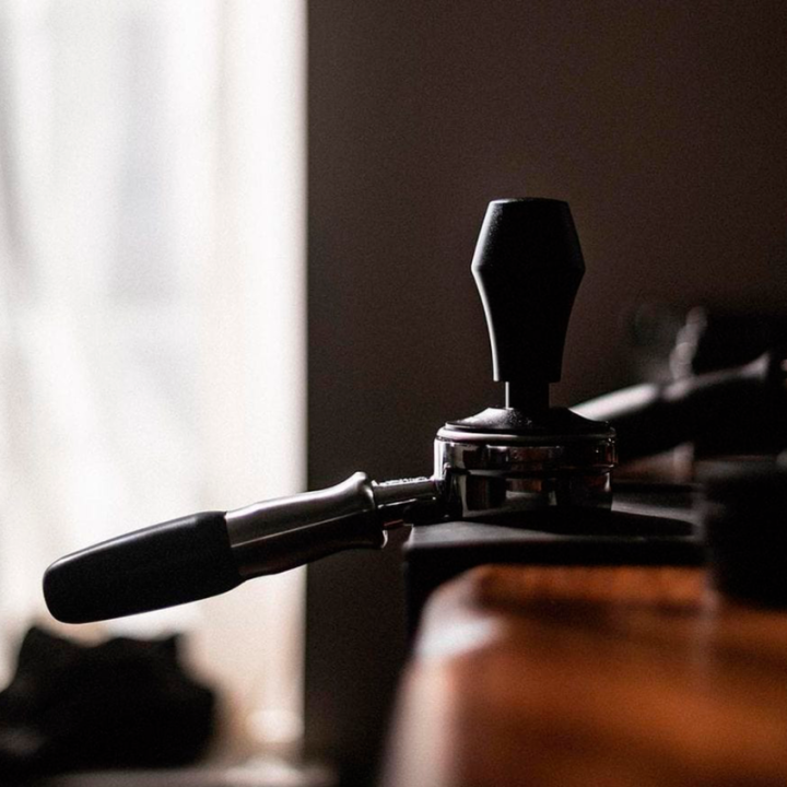 Normcore V4 Tamper med Fjeder 53,3 mm Sort