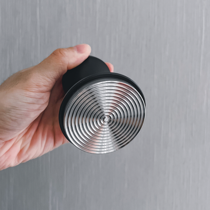 Normcore V4 Tamper med Fjeder & Riller 58 mm Sort