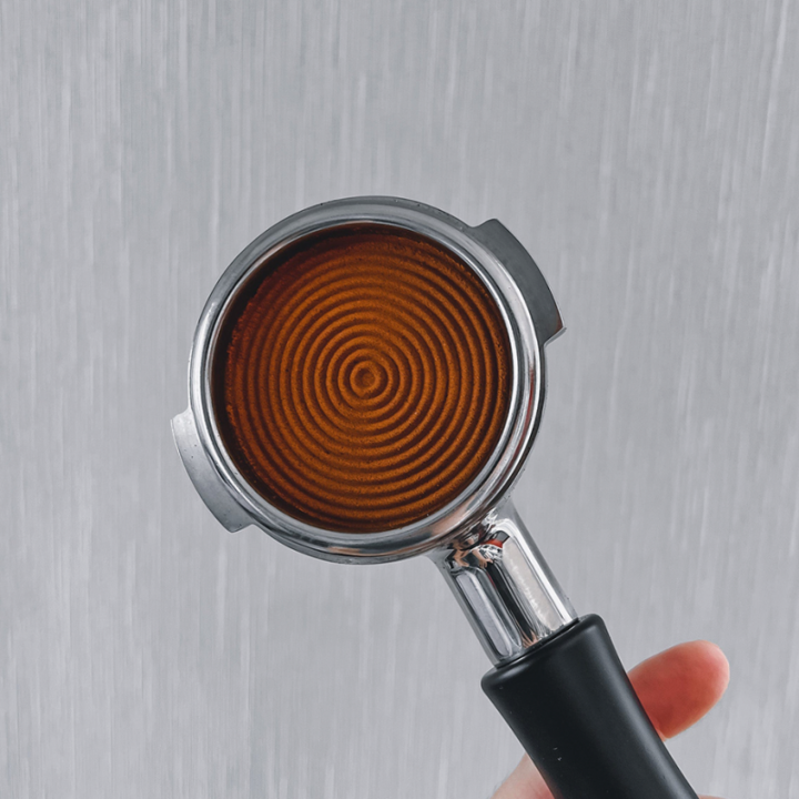 Normcore V4 Tamper med Fjeder & Riller 58 mm Sort