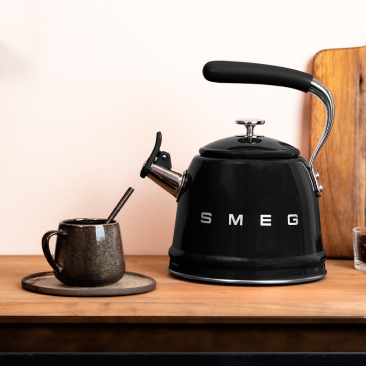 Smeg WKF01CR Fløjtekedel 2,3 L Sort