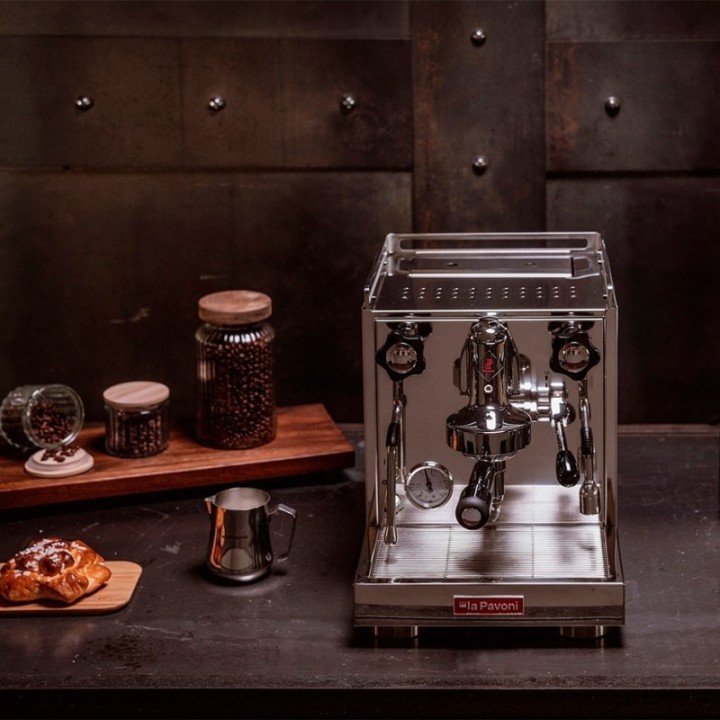 La Pavoni New Cellini Classic Inkl. Espressokværn, Baristaudstyr & 4 stk Cappuccinokopper