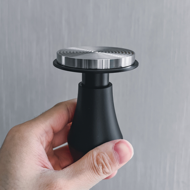 Normcore V4 Tamper med Fjeder & Riller 53,3 mm Sort