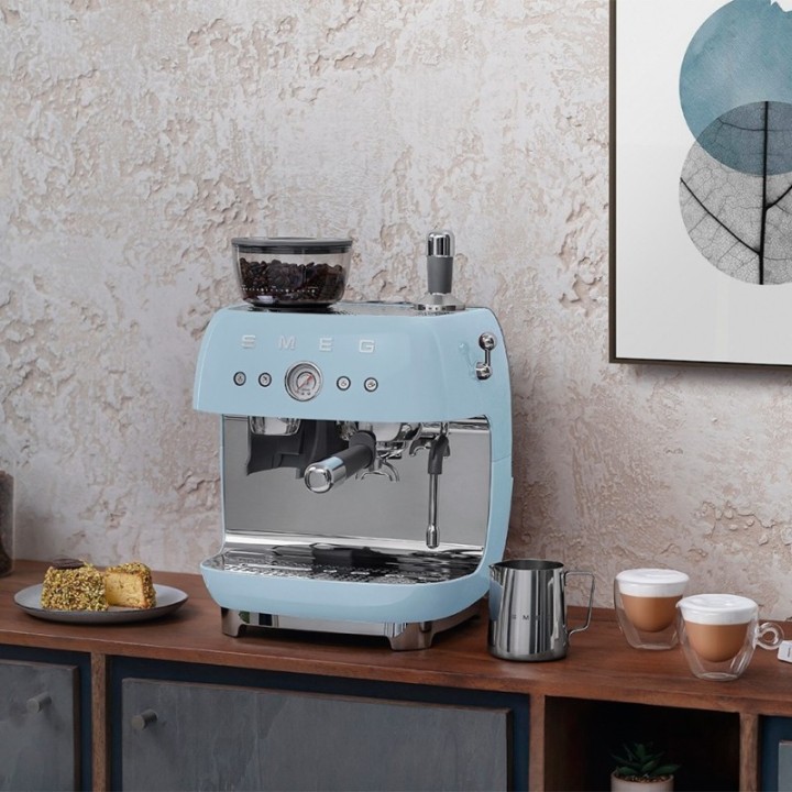 Smeg EGF03PBEU Manuel espressomaskine Inkl. Kværn Pastelblå & Rigtig Kaffe Bestseller Mixpakke 3kg Hele kaffebønner
