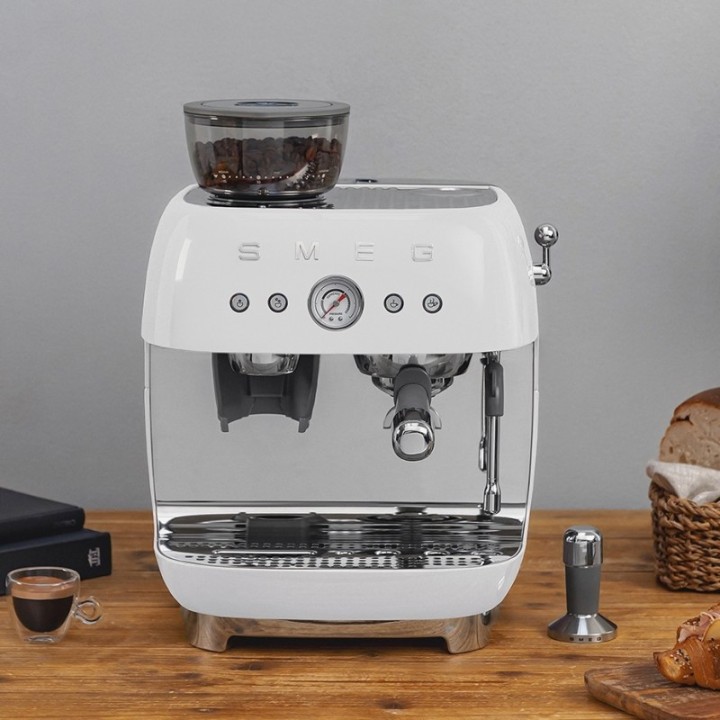 Smeg EGF03WHEU Manual espresso machine Incl. grinder White