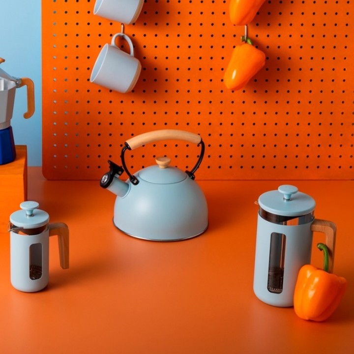 La Cafetière Pisa 8 Kop. Stempelkande Himmelblå Inkl. House of Barista Elektrisk Kaffemølle & 400g Rigtig Kaffe