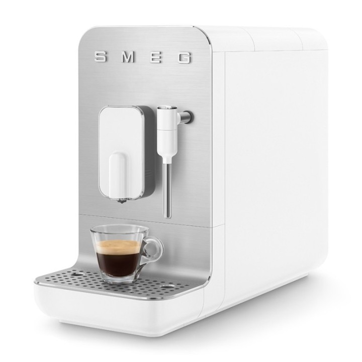 Smeg BCC12WHMEU Espressomaskine Hvid Inkl. Mælkekande 0,35L & Rigtig Kaffe Crema Intenso 1kg Hele kaffebønner