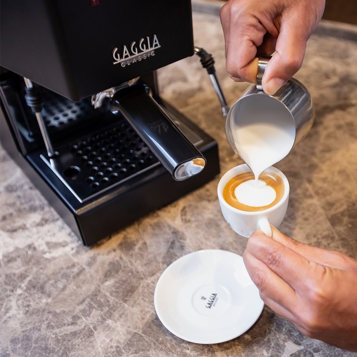 Gaggia Classic E24 Sort Espressomaskine Inkl. Eureka Mignon Zero 55s & Baristaudstyr