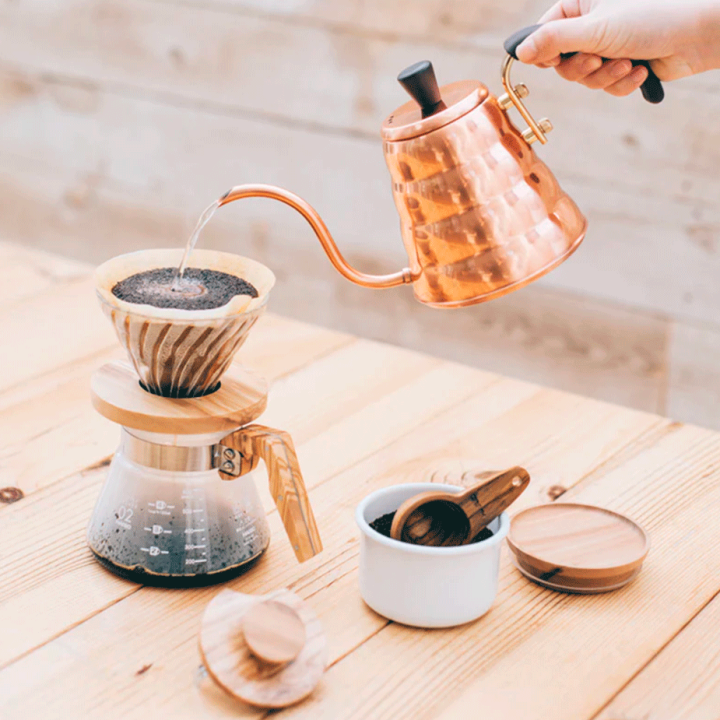 Hario V60 Coffee Server 0,40 L & Hario V60-02 Glas Dripper 1 Kop. Oliventræ