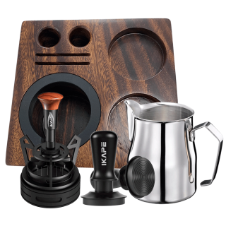 IKAPE Tamper Station Valnød Inkl.Kalibreret Tamper med Fjeder, Riller & Titanium 58 mm, Roterende WDT tool & Mælkekande  0.5L