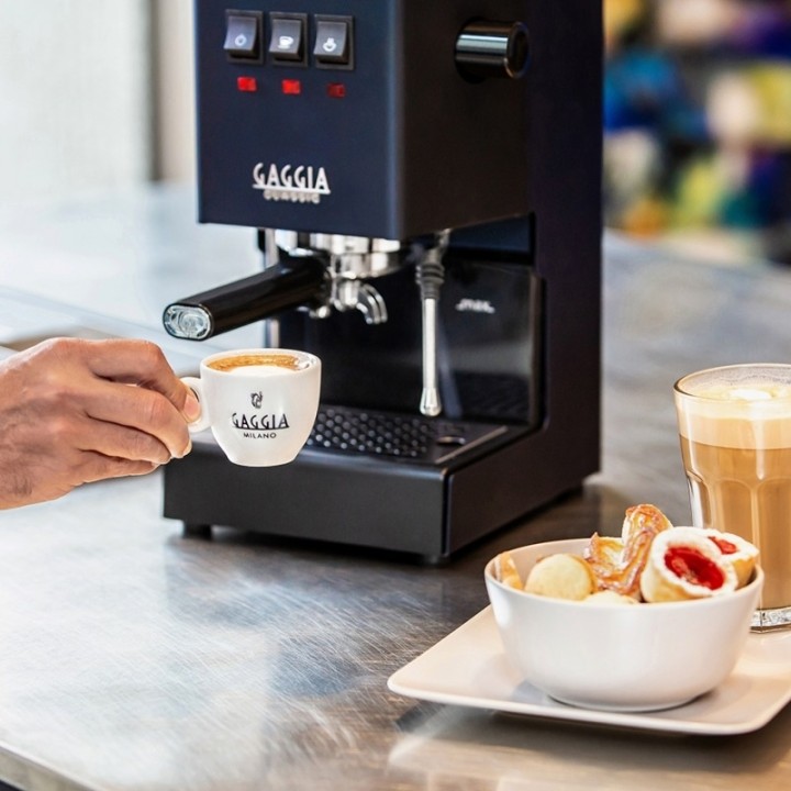 Gaggia Classic E24 Blå Espressomaskine Inkl. Eureka Mignon Zero 65 Speedy Espressokværn