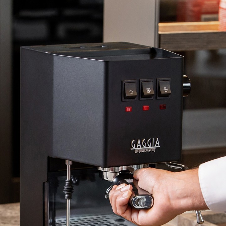 Gaggia Classic E24 Sort Espressomaskine Inkl. Eureka Mignon Zero 65 Speedy Mat sort Epsressokværn