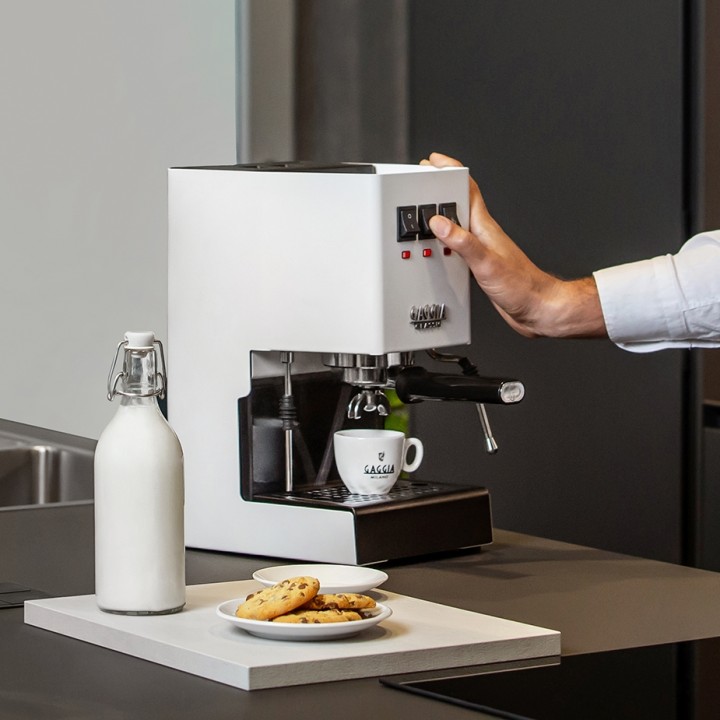 Gaggia Classic E24 Hvid Espressomaskine Inkl. Eureka Mignon Zero 65 Speedy Hvid Espressokværn