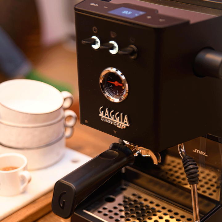 Gaggia Classic UP Sort Espressomaskine Inkl. Eureka Mignon Zero 65 Speedy Mat Sort Espressokværn