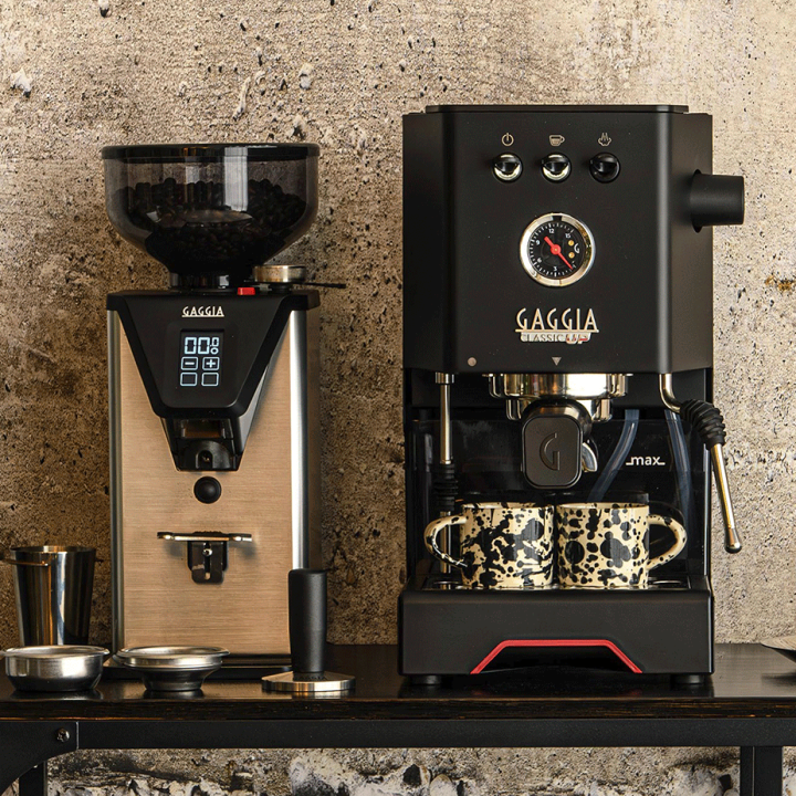 Gaggia Classic UP Sort Espressomaskine Inkl. Eureka Mignon Zero 65 Speedy Mat Sort Espressokværn