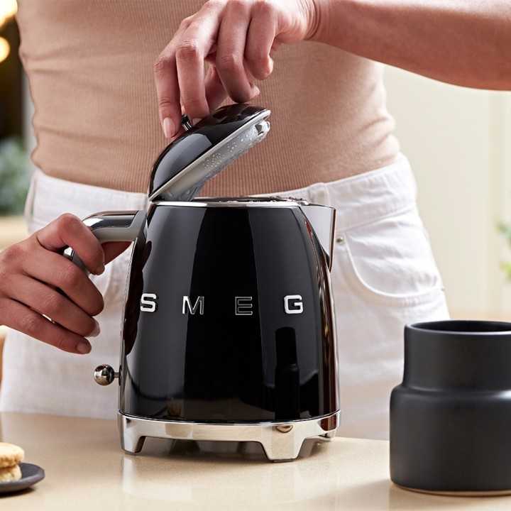 Smeg KLF05BLEU Minielkedel 0,8L Sort Smeg KLF05BLEU Minielkedel 0,8L Sort