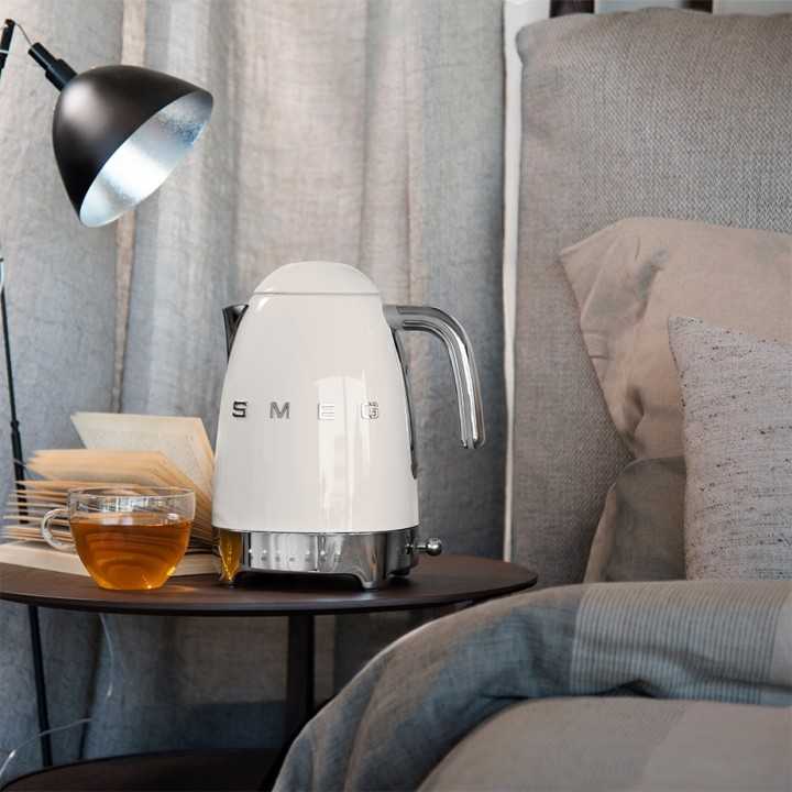 Smeg KLF04WHEU Elkedel m. Temperatur 1,7L Hvid