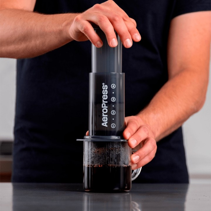 AeroPress Inkl. CrushGrind Rejsekværn & Kaffe AeroPress Inkl. CrushGrind Rejsekværn & Kaffe