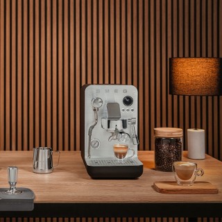 Smeg EMC02BLMEU Minipro Semiautomatisk Espressomaskine Smeg EMC02BLMEU Minipro Semiautomatisk Espressomaskine