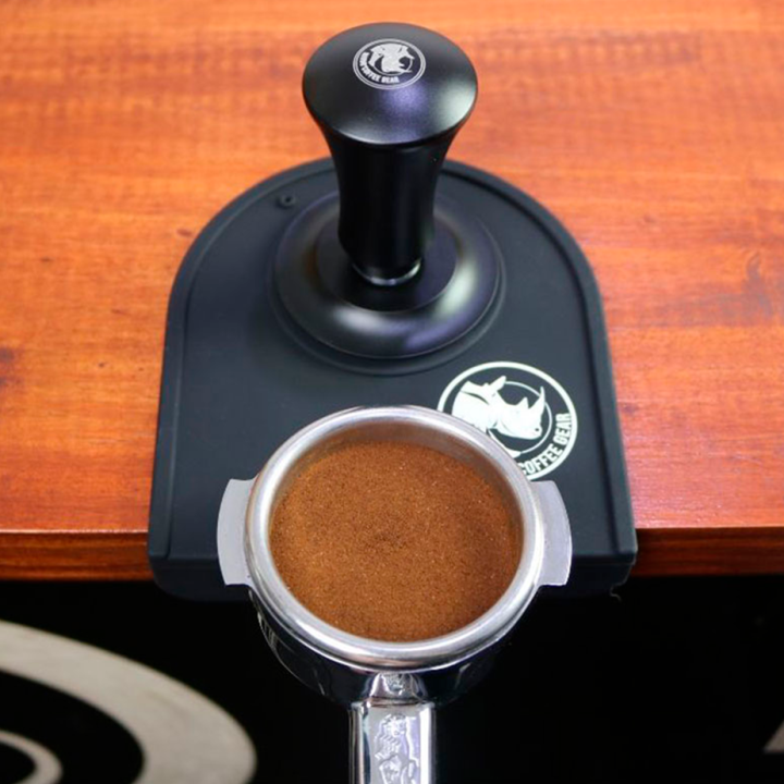 Rhino Classic Portafilter Stampemåtte med kant Sort Rhino Classic Portafilter Stampemåtte med kant Sort
