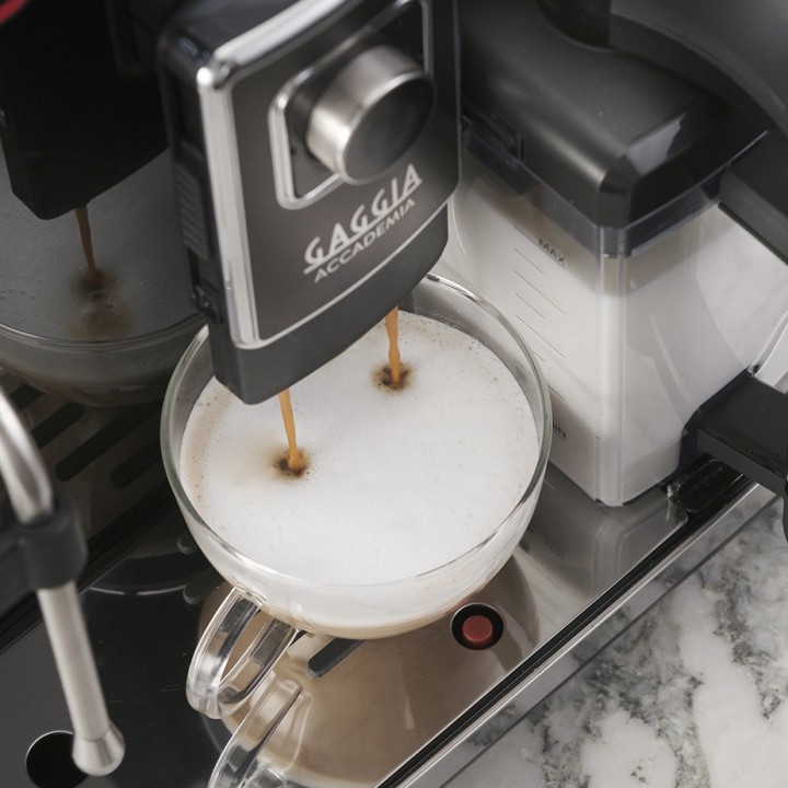 Gaggia Accademia Espressomaskine Inkl. Mælkekande 0,5L & 5x400g Rigtig Kaffe Organic Brun Serie